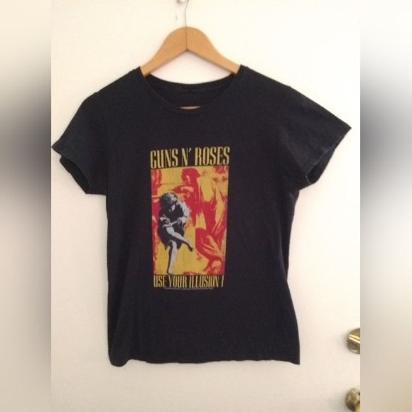 "Guns and Roses" Tee UNISEX - Picture 3 of 4